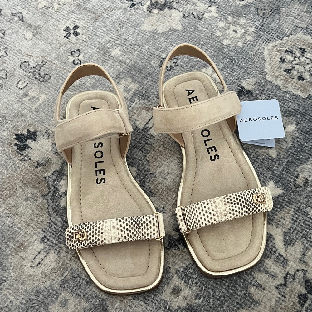 NWT AEROSOLES Tan and Snake Print Sandals